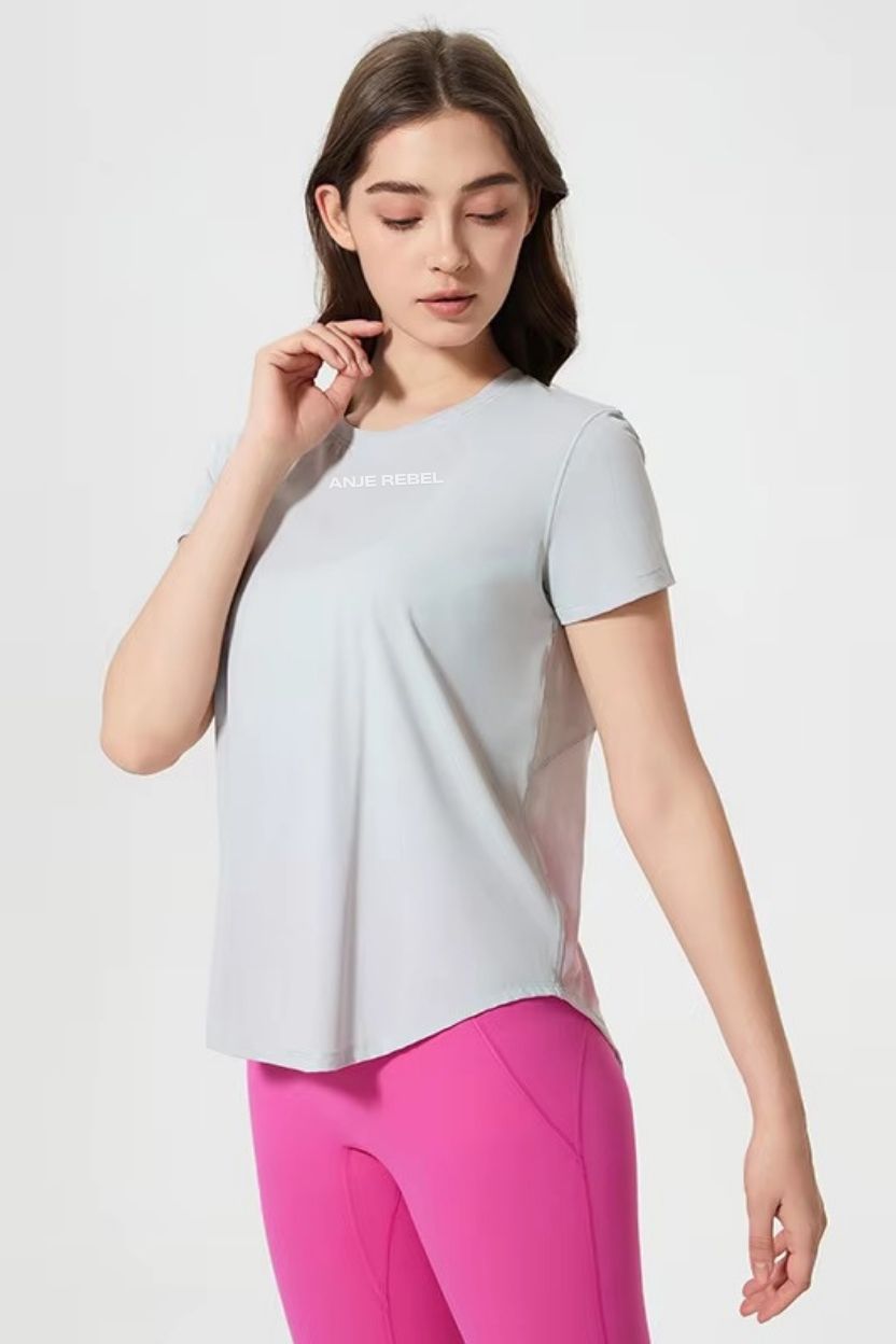 Versatile Relaxed-Fit Yoga Blouse ANJE REBEL
