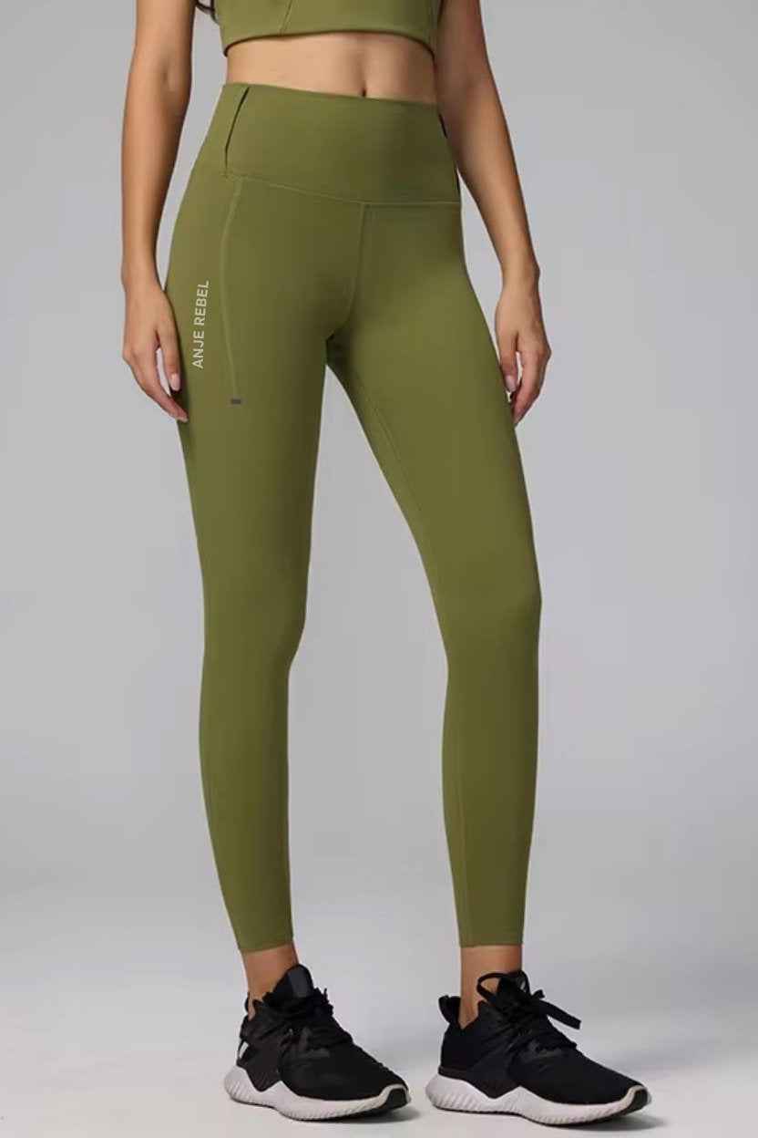 Functional “Belt-Hook” Hugging Leggings