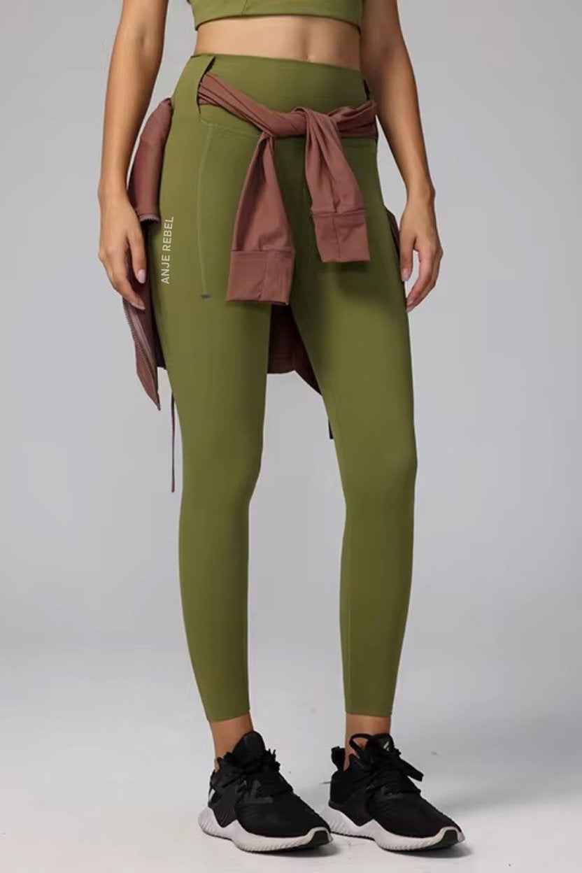 Functional “Belt-Hook” Hugging Leggings