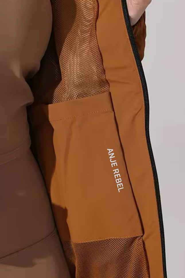 Travel Essential Windbreaker ANJE REBEL
